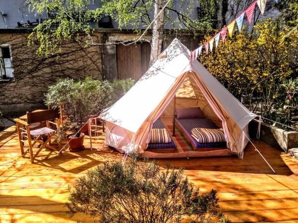 Glamping sator u obliku zvona. Base camp Negotin.