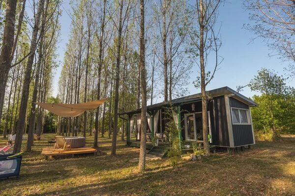 Blackie Cabin, Drina River Glamping.