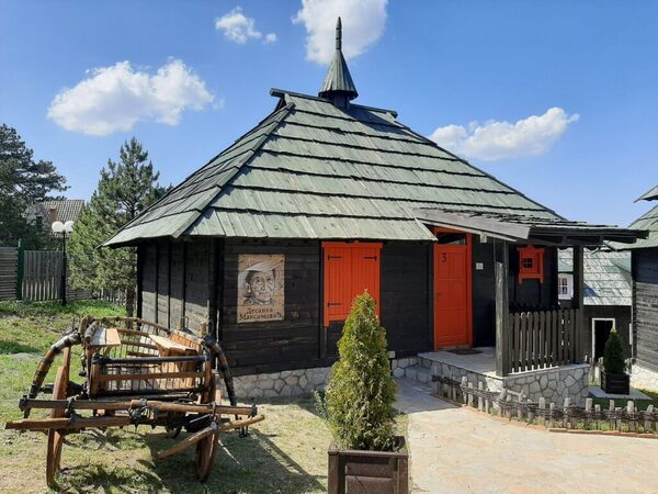 Glamping smestaj na Zlatiboru. Brvnara. El Paso City. Zlatibor.