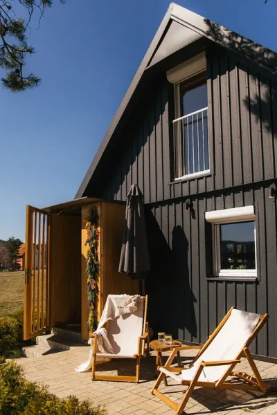 Divcibare glamping cabin.