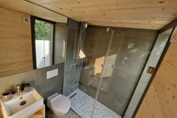 Go Life Center glamping Bathroom.