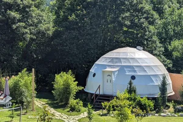 Pele glamping. Montenegro glamping. Glamping dome.